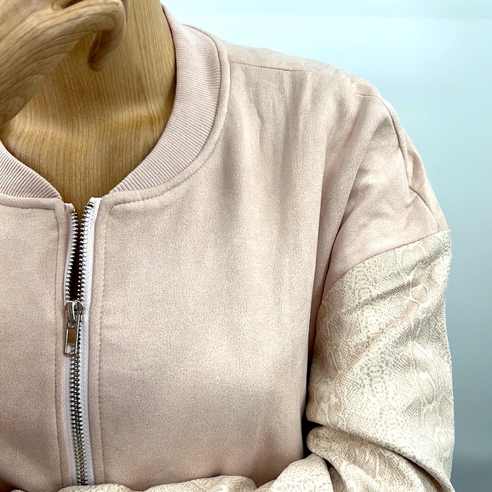 🆕Pink Bomber Jacket Snakeskin Sleeve Print New Blush Hem& Thread-Anthropologie - Picture 15 of 15